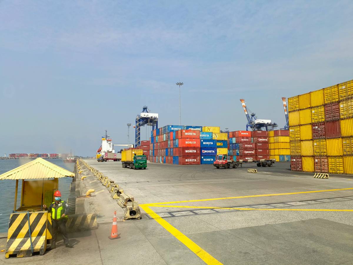 Diagram showing firewall protecting different components of a network